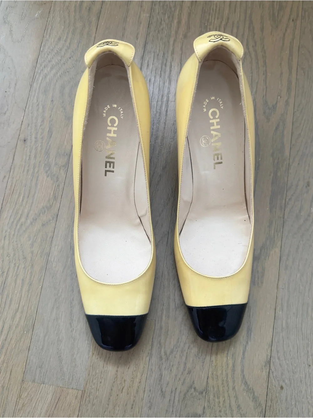 Vintage CHANEL Two Tone Cap Toe Patent Leather Pumps EU 38